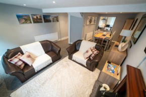2 Bed Sleeps 4 Central Haverfordwest Town House